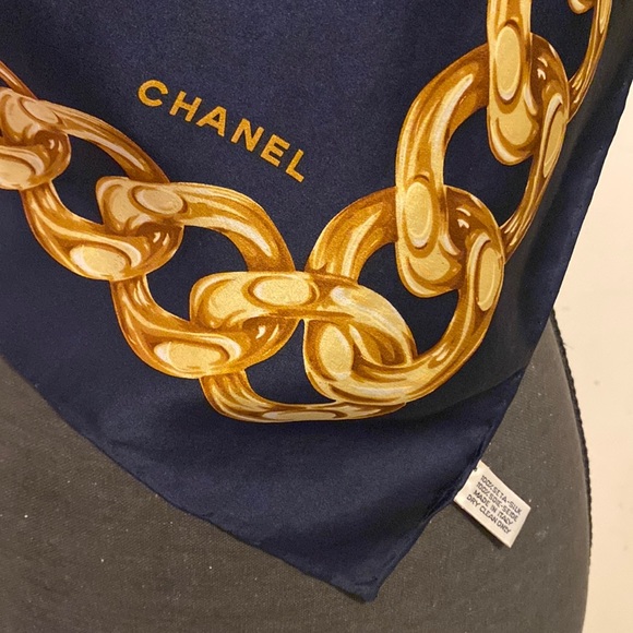 Chanel coco square silk scarf - Picture 14 of 14